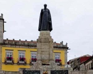 Estátua de Dom António Barroso, Bispo do Porto
